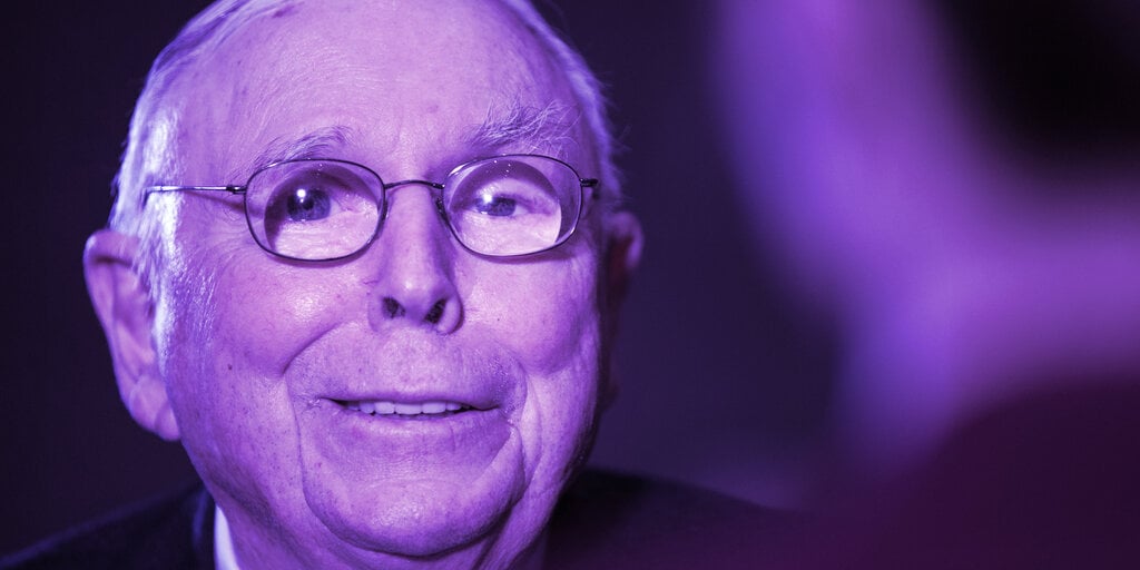 Charlie Munger Compares Bitcoin to Child Trafficking, Likes Central Banks
